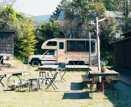 写真：モーターホテル“Kamikatz Rolling Room”