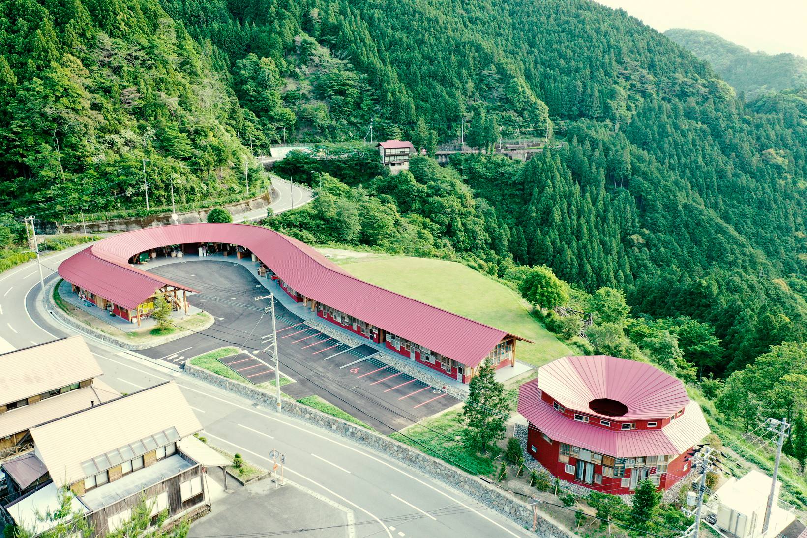 HOTEL WHYの建築